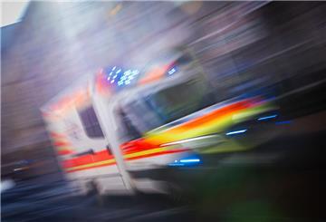 „Ich sprenge alles in die Luft!“ – Rettungswagen-Dieb sorgt für Chaos