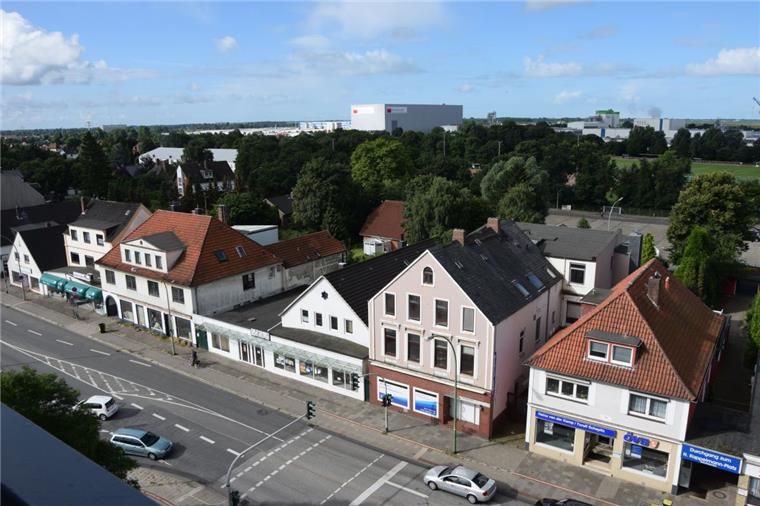 Wulsdorf bekommt neues Gesicht ie Gebäude mit den Hausnummern 74, 76, 78, 80, 82 und 84 (nicht im Bild) sollen abgerissen werden. Geben soll es von der Weserstraße künftig eine neue Straße zum Kappelmann-Platz. Sie soll dort verlaufen, wo heute noch das Haus mit der Nummer 74 steht.
