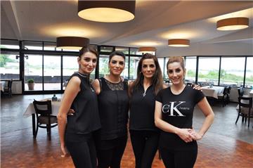 ier Schwestern haben die Regie in den Weserterrassen übernommen: Yasmine, Susan, Abir und Mariam Chikhi (von links)