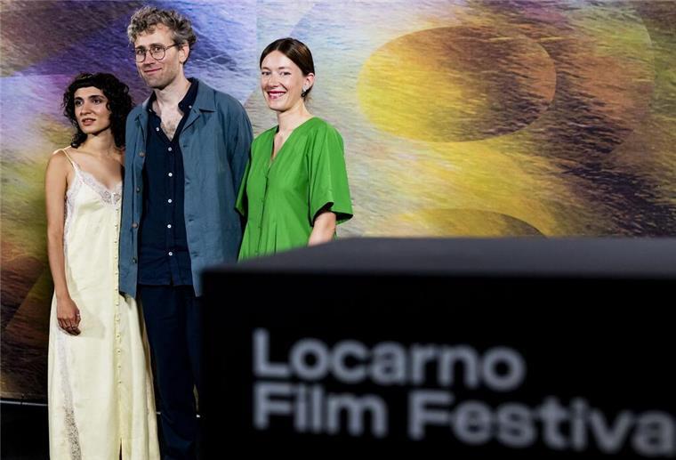 Ihr Film „Sehnsucht in Sangerhausen“ gehört ist ein Topfavorit auf den Preis: Regisseur Julian Radlmaier aus Deutschland (Mitte) sowie die Schauspielerinnen Maral Keshavarz (links) und Clara Schwinning.