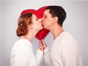 Ihr habt auch so viel Glück in der Liebe? Wir hätten da ein paar Ideen, wie ihr euer Liebesglück noch dieses Jahr besiegeln könnt!