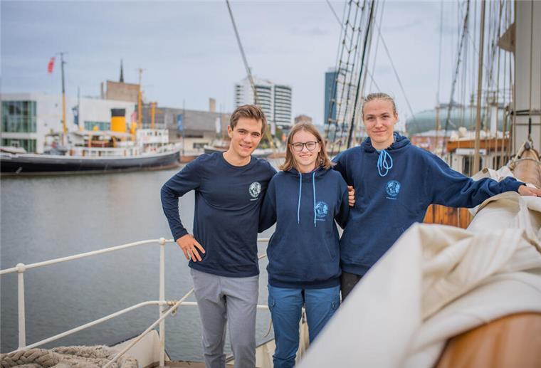 „Segelndes Klassenzimmer“: Schüler fahren auf Bildungsreise um die halbe Welt Ihr „segelndes Klassenzimmer“ legt Sonnabend ab: Leopold (von links), Anni und Moritz sind nur drei von 44 Schülern an Bord der „Gulden Leeuw“.