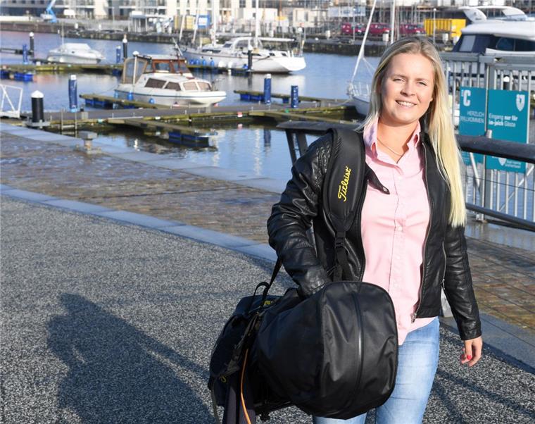 Bremerhavenerin ist bereit für ihr zweites Jahr als Golf-Profi Ihre Abstecher nach Bremerhaven genießt Anastasia Mickan sehr. Denn schon bald zieht es die Profi-Spielerin wieder in die große Golf-Welt.