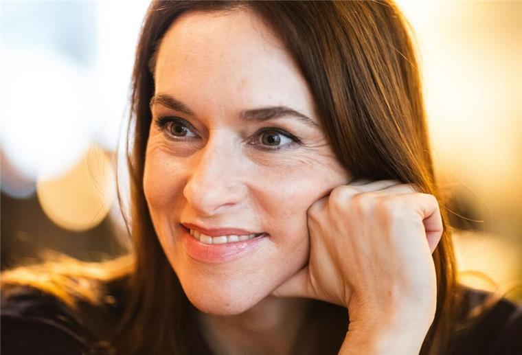 Netflix-Star Kim Riedle steht zu ihrer Zeit bei Daily Soap Ihre Netflix-Serie bekam gerade einen Emmy.