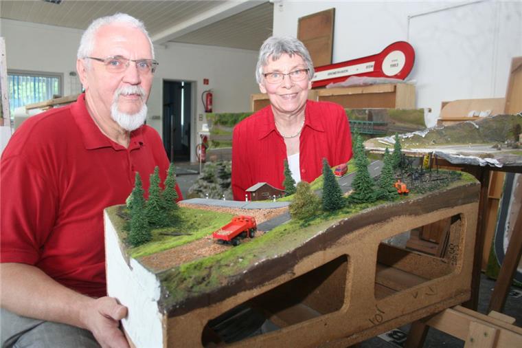 Bremerhavener Modelleisenbahner bauen neue Anlage auf Ihre Paradestrecke mussten Ulla und Henk Veldkamps zerlegen, um sie transportieren zu können.