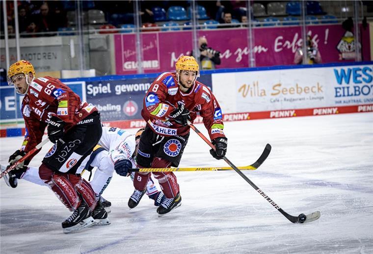Nach nicht anerkanntem Pinguins-Tor: DEL räumt „Fehler“ ein Ihre starke Leistung hat sich nicht ausgezahlt: Auch wenn die DEL „Fehler“ eingeräumt hat, bleibt die 1:2-Wertung der Fischtown Pinguins gegen die Straubing Tigers bestehen.