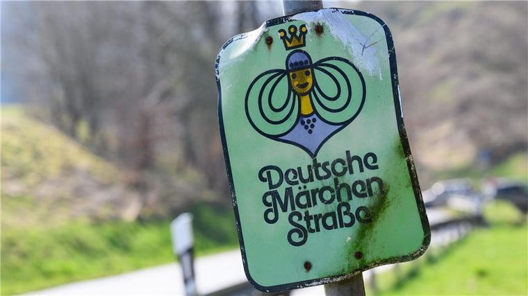 Ihren 50. Geburtstag feiert jetzt die Deutsche Märchenstraße, die vom hessischen Main bis nach Bremen führt und über 60 Städte und Gemeinden mit besonderem Bezug zu Märchen, Sagen und Legenden verbindet. (Foto-Produktion)