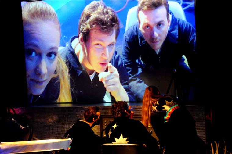 Zahl des Tages: 3 Stadttheater Bremerhaven - Flaschenpost ins Weltall