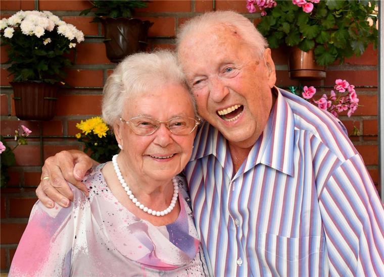 Eiserne Hochzeit in Leherheide: Auf der Flucht kennengelernt Ilse und Günter Lehmann feiern eiserne Hochzeit.