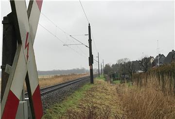 Im Bereich der Stadt Brake bietet die Deutsche Bahn an, entlang der Bahnstrecke einen freiwilligen Lärmschutz zu schaffen. Und zwar zwischen Käseburg und Boitwarden.