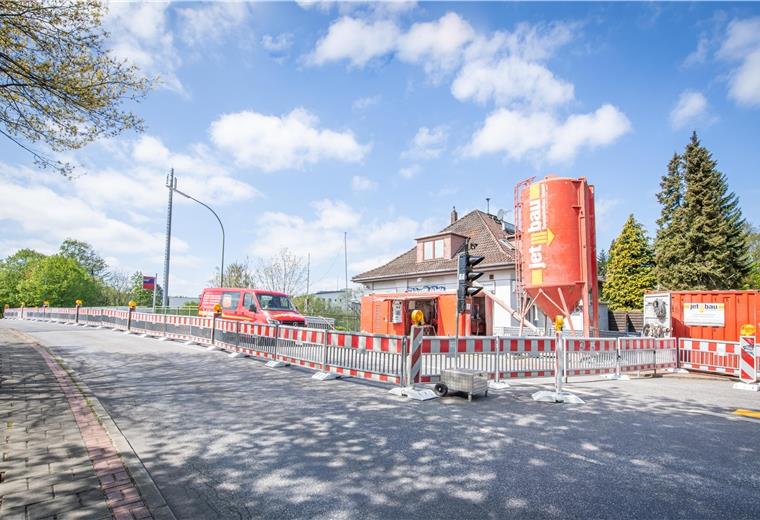Umbau am Bahnhof geht weiter Im Bereich des Wulsdorfer Bahnhofs ist der Vieländer Weg halbseitig gesperrt. Es kann zu Behinderungen kommen.