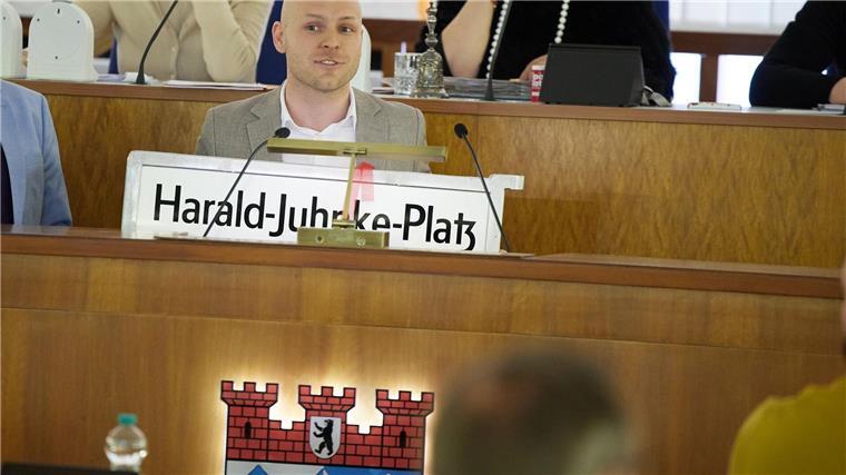 Harald Juhnke bekommt einen Platz am Berliner Kurfürstendamm Im Bezirksparlament gab es eine klare Entscheidung dafür, dass das Schild mit der Aufschrift „Harald-Juhnke-Platz“ bald gebraucht wird.