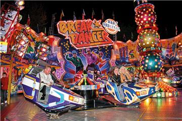 Im Breakdancer geht's auf dem Frühjahrsmarkt in Bremerhaven wieder rund.