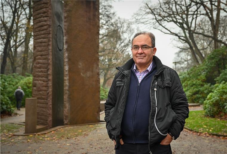 Flucht aus Syrien endet in Bremerhaven Im Bürgerpark gefällt es Khalil Koto besonders gut. Die Blumen, die dort im Frühling und Sommer blühen, erinnern ihn an seine Heimat Nordsyrien.