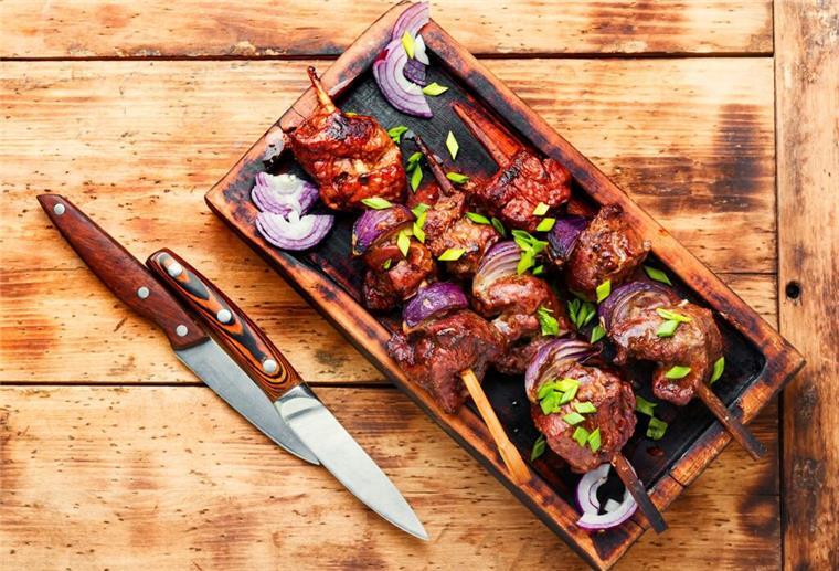 Erleben Sie im Juni die kulinarischen Highlights im Butjadinger Tor Nordenham Gegrilltes auf einem Tablett.