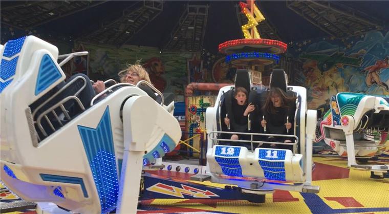 Im Commander wird man auf dem Frühjahrsmarkt kräftig durchgeschüttelt.
