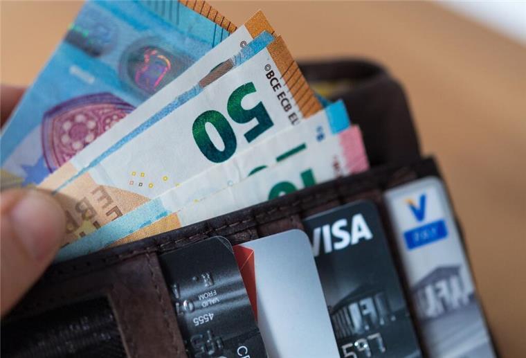 Ehrliche Jugendliche finden in Cuxhaven 7371 Euro - und geben sie zurück Ehrliche Jugendliche finden in Cuxhaven 7371 Euro - und geben sie zurück