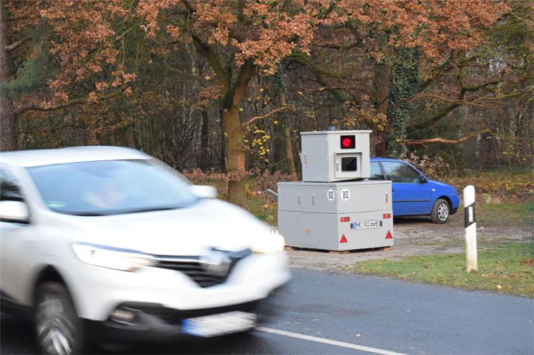 Cuxland: Positive Bilanz nach einem Monat Blitzer "Bernd" Im Cuxland setzt das Ordnungsamt einen neuen semi-stationären Blitzer ein. Nach knapp einem Monat zieht die Chefin der Bußgeldstelle eine positive Bilanz.