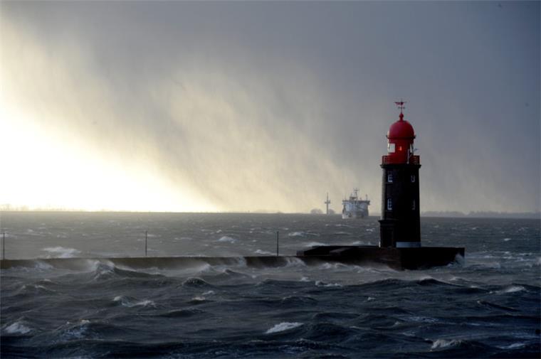 So bereiten wir uns auf Sturmfluten vor Im Dezember 2013 setzte der Orkan "Xaver" die Vordeiche an unserer Küste unter Wasser.