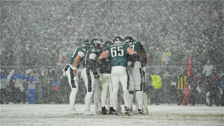Sieg im Schnee: Eagles Gegner der Commanders in NFL-Playoffs Im dichten Schneetreiben setzten sich die Eagles gegen die Los Angeles Rams durch.