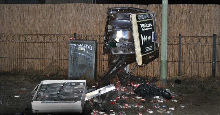 Eckernfeld: Zigarettenautomat in die Luft gesprengt Im Eckernfeld ist heute Nacht ein Zigarettenautomat gesprengt worden.