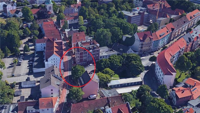 Auto rammt Pedelec-Fahrer in Lehe - Ein Verletzter Im Einmündungsbereich Bernhard-Krause-Straße/Lange Straße in Bremerhaven-Lehe hat es gekracht.