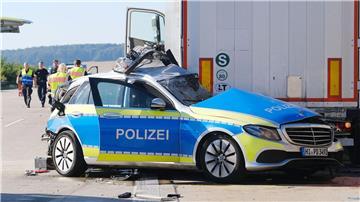 Im Einsatz kann auch das Polizeiauto Schaden nehmen. (Archivbild)
