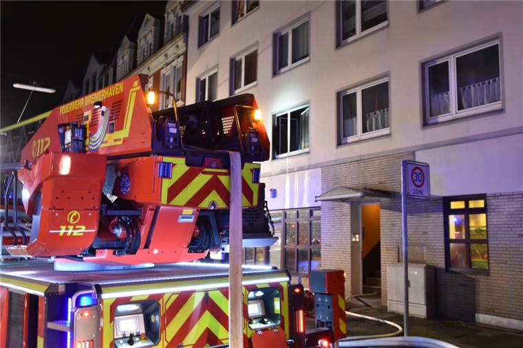 Schon wieder Feuer in Bremerhaven: Wohnung brennt in Lehe Im ersten Stock eines Wohnhauses in Lehe ist am Mittwoch ein Feuer ausgebrochen.