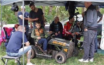 Im Fahrerlager des Two-Stroke Racing Team aus Hambergen. Foto: Palme