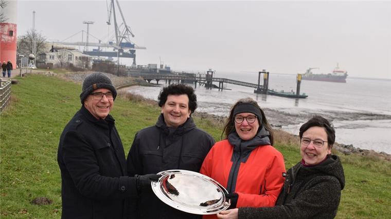 Weser-Tauffest steht an: Hunderte feiern unter freiem Himmel in Nordenham Im Februar rührten sie für das Tauffest an der Weser die Werbetrommel, jetzt ist es so weit. Das Foto zeigt die Pastoren (von links) Dietmar Reumann-Claßen, Christopher Iven, Christiane Wittrock und Anke Claßen.