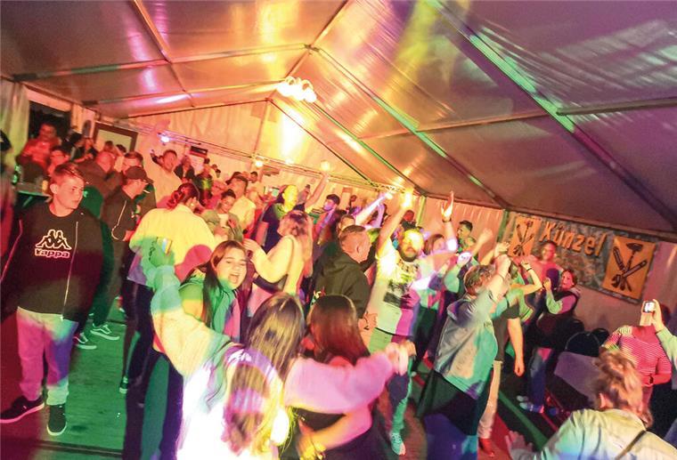 In Wremen ist wieder Marktzeit Festzelt Wremer Markt
