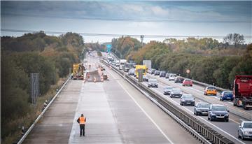 Im Frühjahr 2019 muss auf der Moorbrücke auf der A27 bei Bremerhaven wieder gebaut werden.