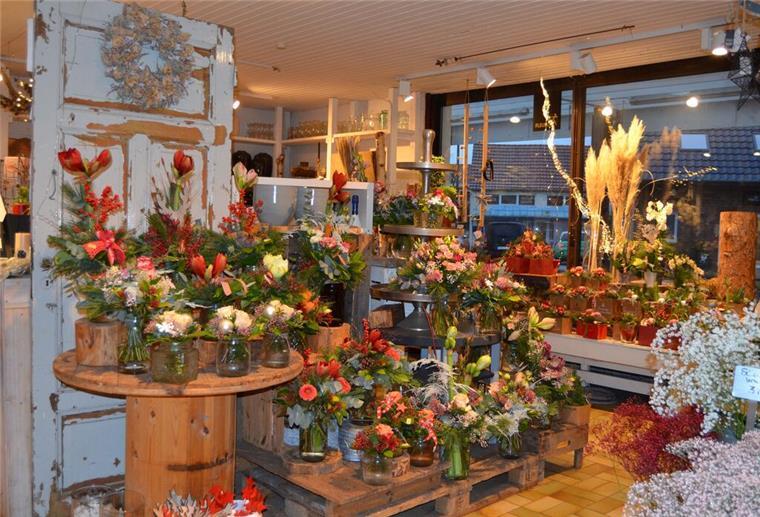 Generationswechsel im „Gänseblümchen“ - Eröffnung mit Sektempfang Blumen im "Gänseblümchen"