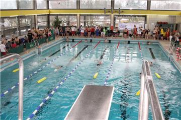 Im Hallenbad Cuxhaven haben am Samstag die Bezirksmeisterschaften der DLRG-Bezirke Cuxhaven-Osterholz und Stade stattgefunden.