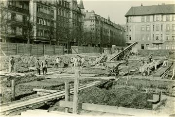 Im Herbst 1928 wurde mit den Vorbereitungen für den Bau der Humboldtschule begon...