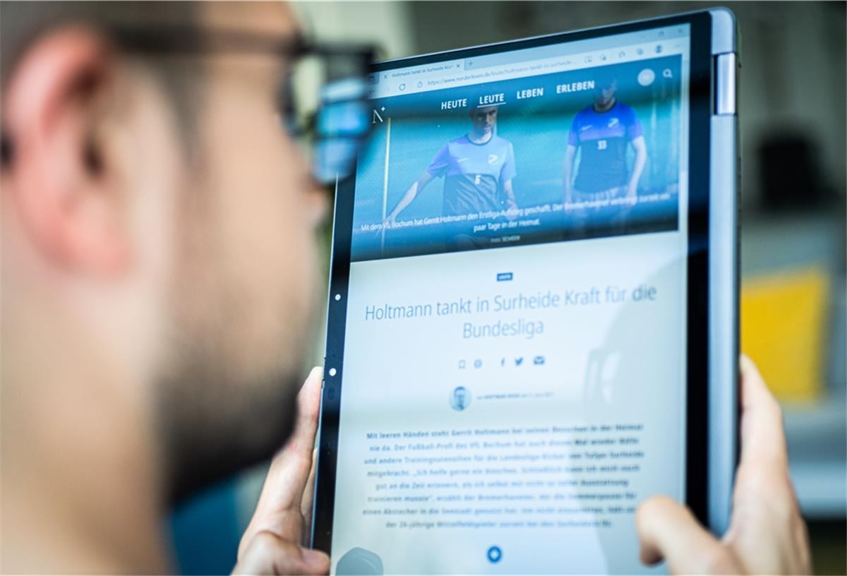 Mehr Augenbeschwerden im Homeoffice Im Homeoffice ist es bei vielen Menschen zu mehr Augenbeschwerden gekommen. Dazu gehört ein Trockenheitsgefühl in den Augen.