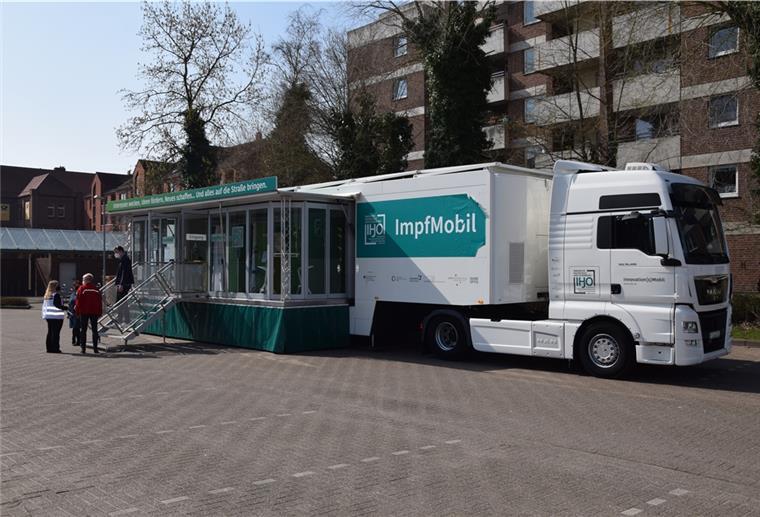 Impfmobil drei Tage auf dem Nordenhamer Jahnhparkplatz Im Impfmobil auf dem Jahnparkplatz kann man soich am Freitag, Samstag und Sonntag gegen Corona impfen lassen.