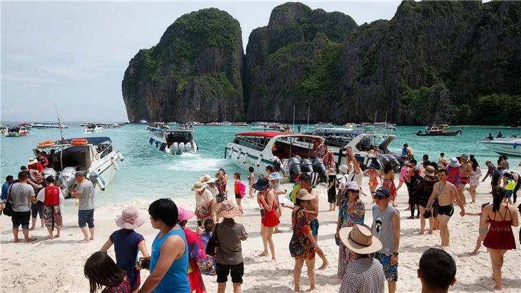 Im Jahr 2000 löste bereits der Film „The Beach“ von Danny Boyle einen Touristenansturm aus. Opfer war die „Maya Bay“ auf Phi Phi Island. (Archivbild)