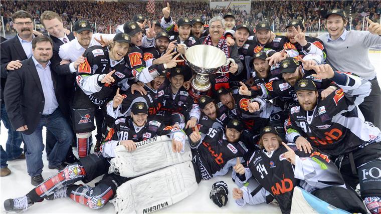 „4 gewinnt“: Darum werden die Fischtown Pinguins Meister Im Jahr 2014 feierten die Pinguins die Meisterschaft in der DEL2.