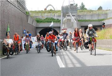 Im Jahr 2016 genehmigte das Verwaltungsgericht Oldenburg eine Fahrraddemo durch den Wesertunnel. Jetzt geht es erneut vor Gericht.