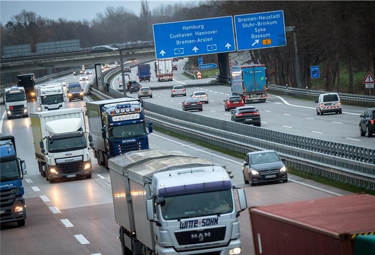 Mehr Autos auf den Straßen im Cuxland Im Jahr 2021 ist der Fahrzeugbestand im Landkreis gestiegen. ADAC-Expertin sieht dennoch die Mobilitätswende auf dem Land kommen.