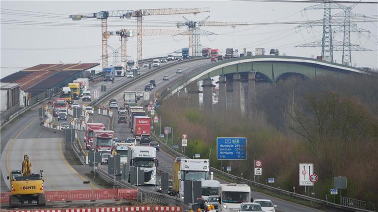 Im Jahr 2030 soll der Ersatzneubau für die Rader Hochbrücke über den Nord-Ostsee-Kanal fertig sein.