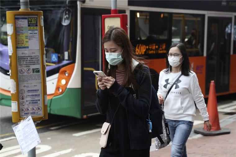 Im Kampf gegen die neuartige Lungenkrankheit hat China Millionen von Menschen praktisch unter Quarantäne gestellt.

