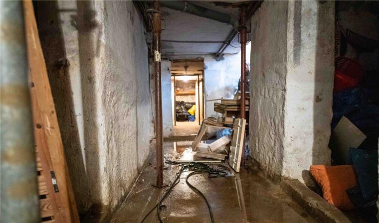 Bremerhaven: Hausabriss als Ursache für Wasserprobleme? Im Keller des Hauses in der Heinrichstraße 36 in Lehe steht Wasser.