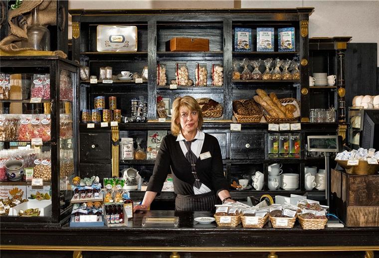 Frischer Fisch sowie Kaffee- und Tortenspezialitäten Kolonialwarenladen mit vielen Produkten der Region