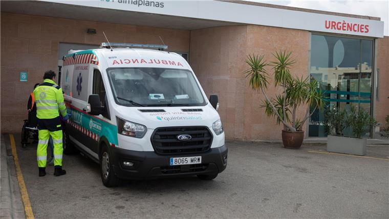 Nach Rad-Unfall auf Mallorca: Ein Selfie der Erleichterung Im Krankenhaus Quironsalud Palmaplanas in Palma wird ein Teil der verletzten Sportler behandelt.