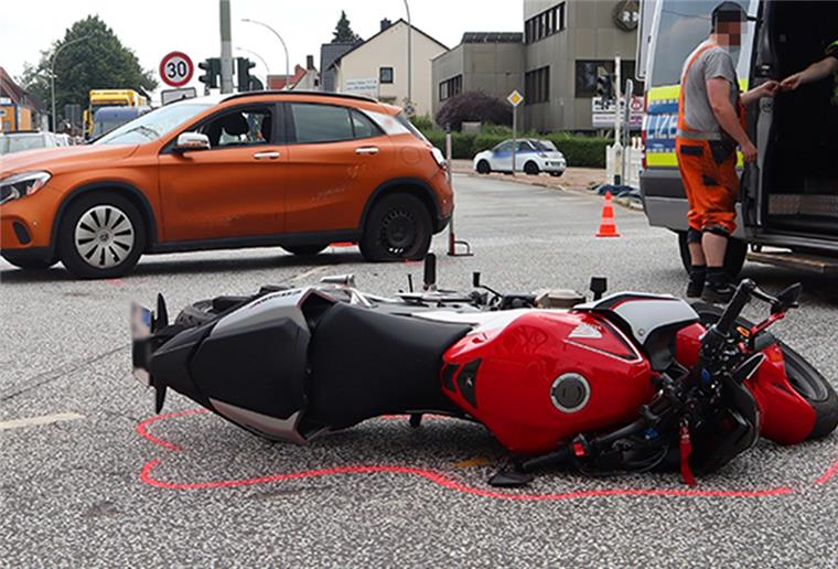 Lehe: Motorradfahrer bei Unfall schwer verletzt Im Kreuzungsbereich Cherbourger Straße/Langener Landstraße gab es einen Unfall.
