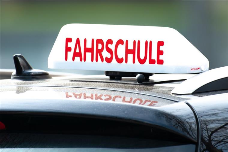 So viele Fahrschüler fallen im Land Bremen durch Im Land Bremen fallen im Schnitt mehr Fahrschüler durch die praktische Prüfung als der Bundesdurchschnitt.