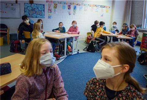 Im Land Bremen wurde die Maskenpflicht an Grundschulen aufgehoben.