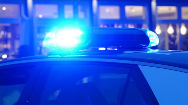 Autofahrer flüchtet mit Tempo 200 vor der Polizei Im Landkreis Wesermarsch flüchtete ein Autofahrer mit Tempo 200 vor der Polizei. (Symbolbild)